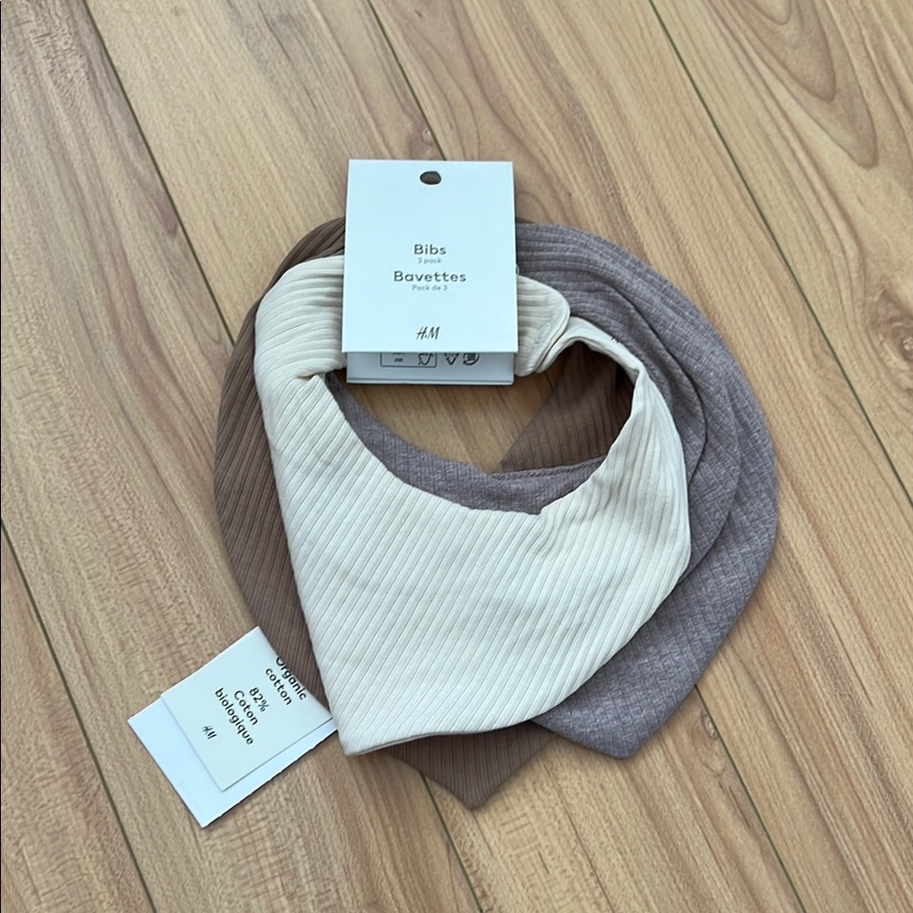 B1G1 🌟 H&M Cream and Gray Bib Set